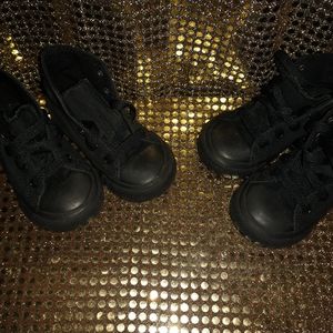 TODDLER BLACK CONVERSE SIZE 6